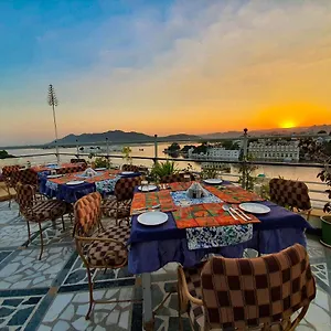Hotel Mewar Haveli - At Pichola