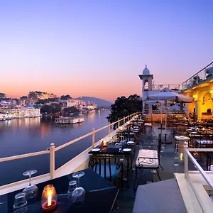 Hotel Sarovar - Facing Boutique On Pichola